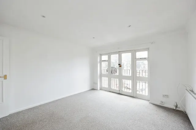 Chenies Way, Watford, WD18, photo 3