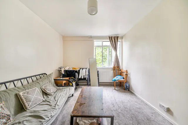 Photo 2 — 5 Newbury House, Hallfield Estate, London