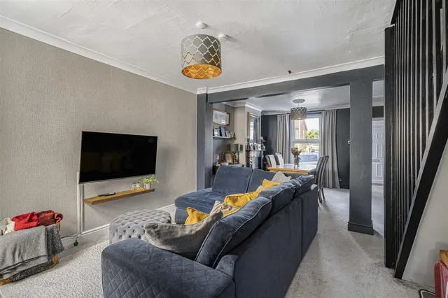 Lewis Close, Newhaven, photo 1