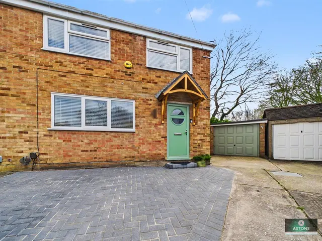 Hardy Close, Pound Hill, photo 1