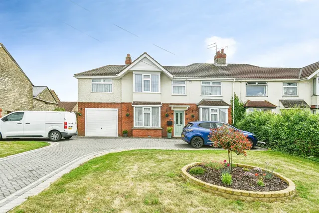 Swindon Road, Stratton St. Margaret, Swindon, photo 1