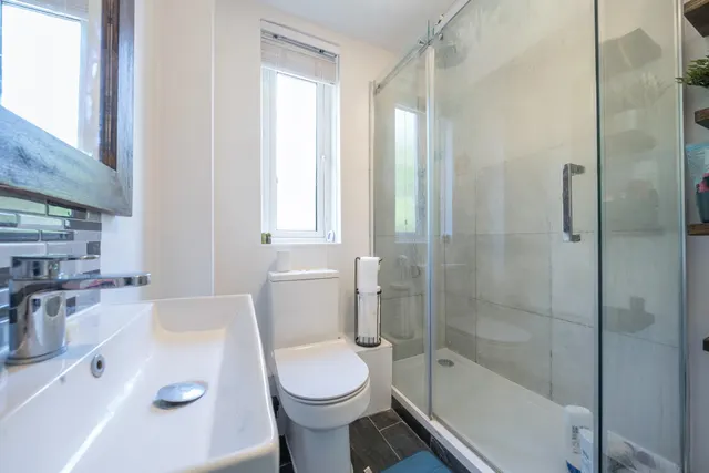 Photo 3 — 15 Clapham Crescent, London
