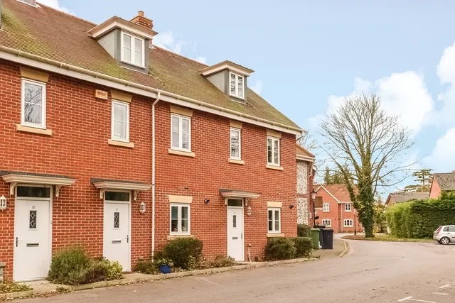 Winton Close, Winchester SO22, photo 1