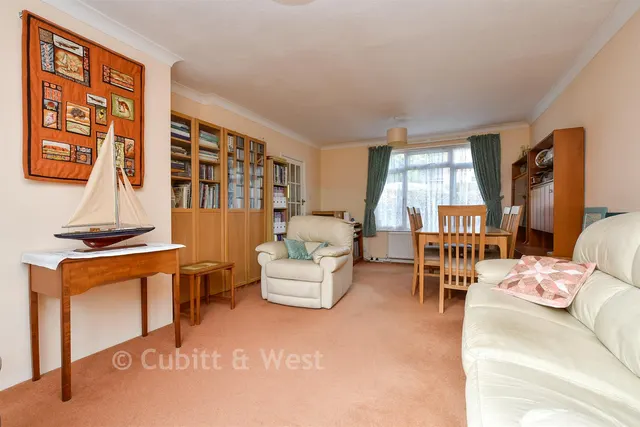 Blackthorn Road, Reigate, RH2, photo 3