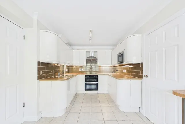 Cooper Road, Windlesham, GU20, photo 3