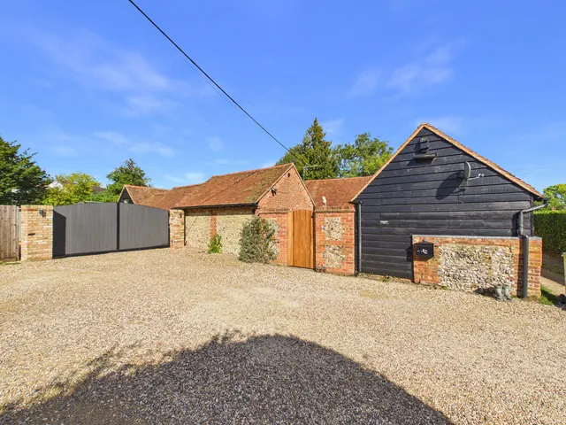 Bullocks Farm Lane, Wheeler End, HP14, photo 1