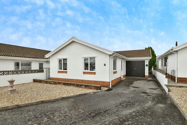 Llwyn Y Bryn, Ammanford, SA18, photo 1