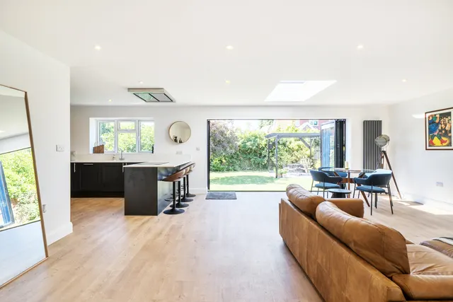 Photo 3 — Pembroke Road, Ruislip, HA4
