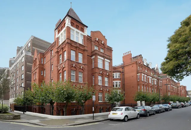 Photo 2 — 204 Hamlet Gardens, London