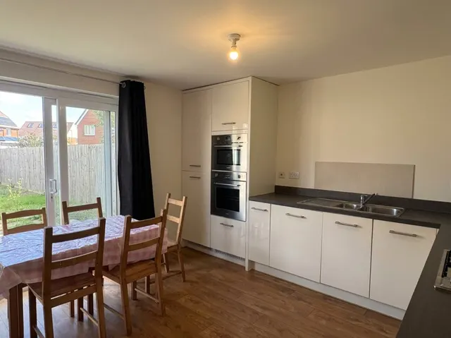 Great Clover Leaze, Bristol, BS16, photo 2