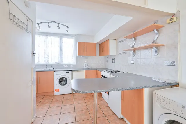 Photo 3 — 12 Harfield Gardens, Grove Lane, London