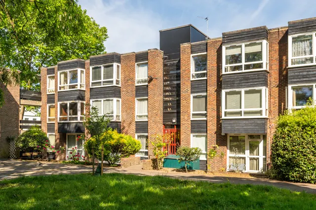 12 Harfield Gardens, Grove Lane, London, photo 1