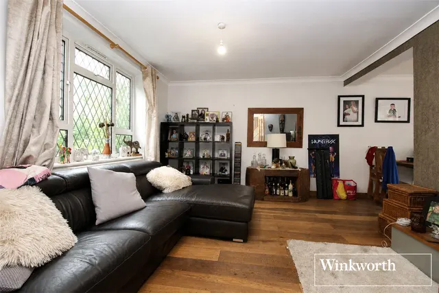 Stanborough Avenue, Borehamwood, WD6, photo 2