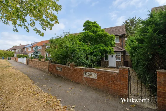 Stanborough Avenue, Borehamwood, WD6, photo 1