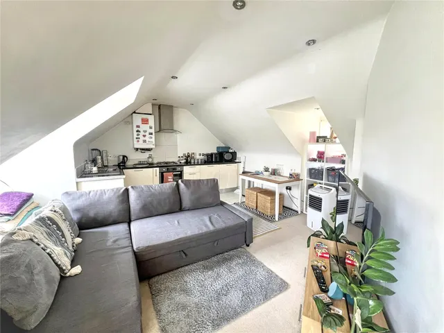 Photo 2 — Oakleigh Road North, London, N20 0RX