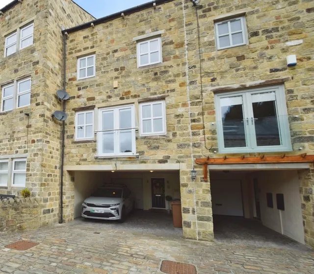 Oakworth, Keighley, West Yorkshire, photo 1