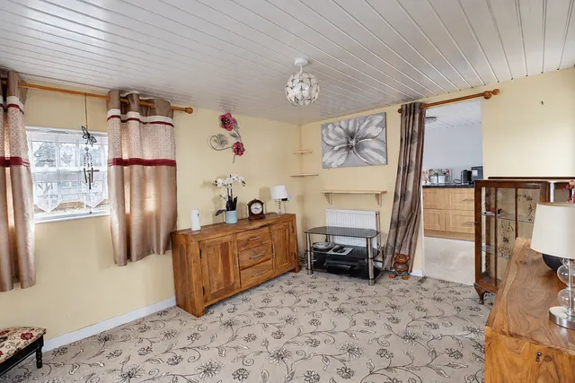 Second Avenue, Parklands Mobile Homes, DN17, photo 3