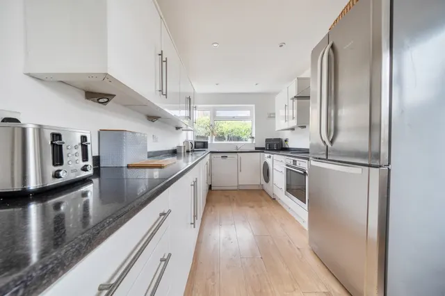 Photo 2 — Cadwell Drive, Maidenhead