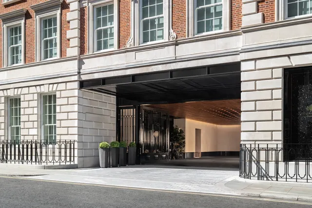 Grosvenor Square, Mayfair, London, photo 1
