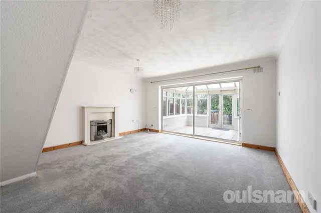 Photo 3 — Oldbury Close, Church Hill North, Redditch, Worcestershire, B98 8RF