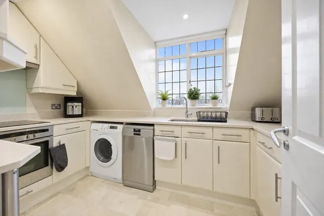 Photo 2 — Tudor Close Belsize Park, London NW3 4AG