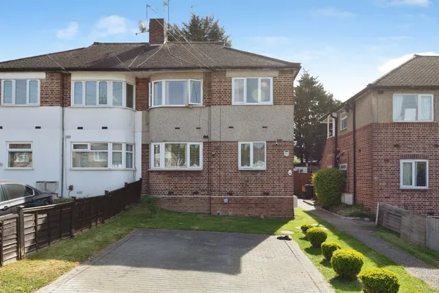 Fullwell Avenue, Ilford, IG5, photo 1