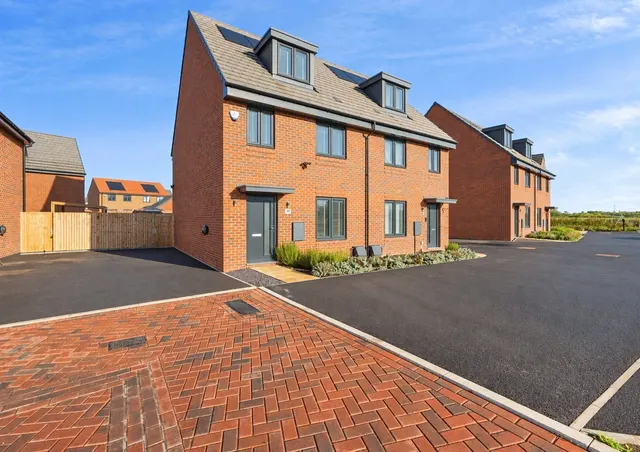 Henry Edge, Leighton Buzzard, LU7, photo 1