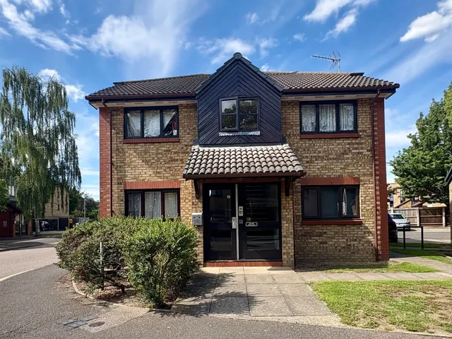 Waterside Close, Barking, photo 1