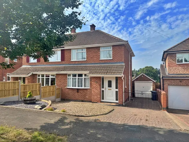 Everest Road, Rugby, CV22 6EX, photo 1