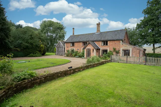 Halesworth Road, Linstead, photo 1
