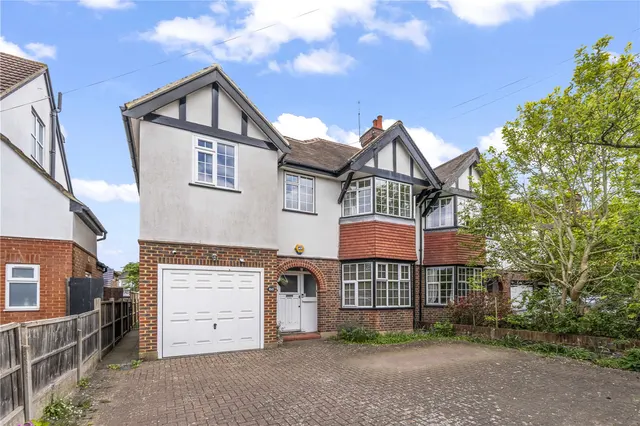 Uxbridge Road, Hampton, TW12 1BG, photo 1