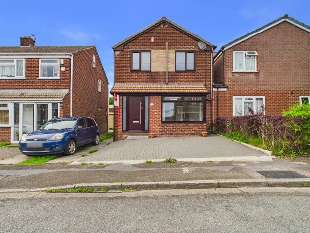 Carlisle Crescent, Ashton-under-Lyne, Greater Manchester, OL6, photo 1
