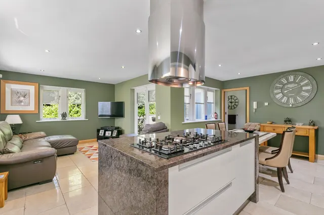 Park Drive, Bingley, BD16, photo 2