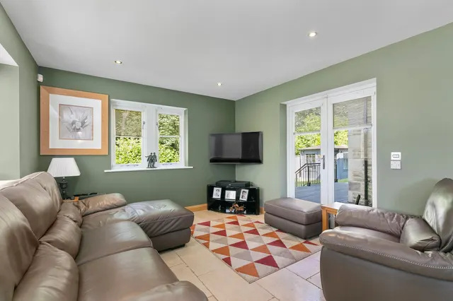 Park Drive, Bingley, BD16, photo 3