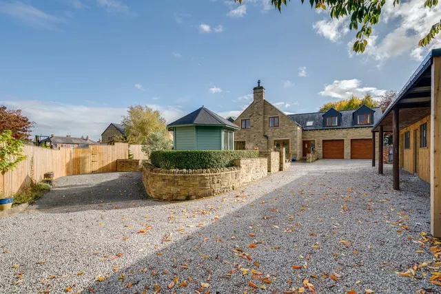 Headlands Road, Liversedge WF15 7NT, photo 1