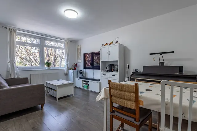Netherwood Road, London, W14, photo 1