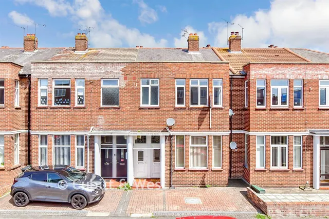 Laburnum Grove, North End, PO2, photo 1
