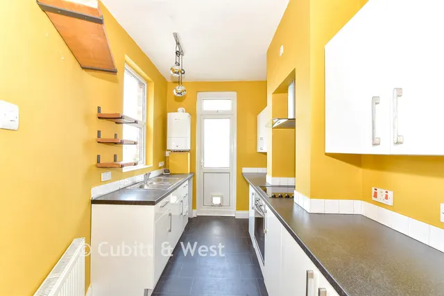Laburnum Grove, North End, PO2, photo 3