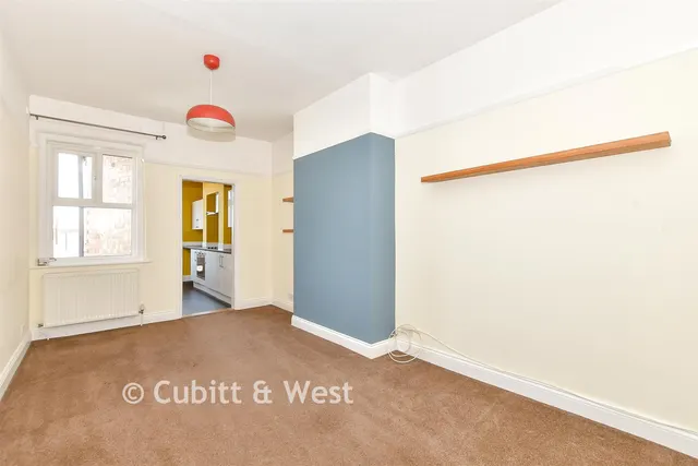 Laburnum Grove, North End, PO2, photo 2