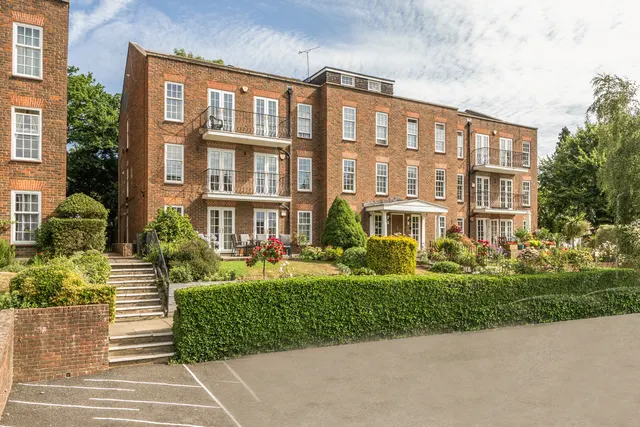 Ashurst Close, Northwood, HA6, photo 1