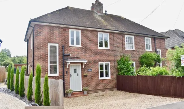 Kingston Avenue, Leatherhead, KT22, photo 1