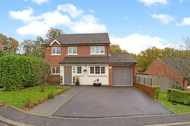 Umberstones, Virginia Water, Surrey, GU25 4JL, photo 1