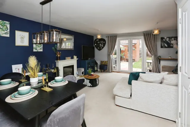 Gloucester Drive, Sarisbury Green, SO31, photo 2