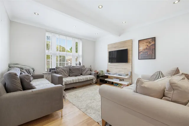 Upfield Road, Hanwell, photo 2
