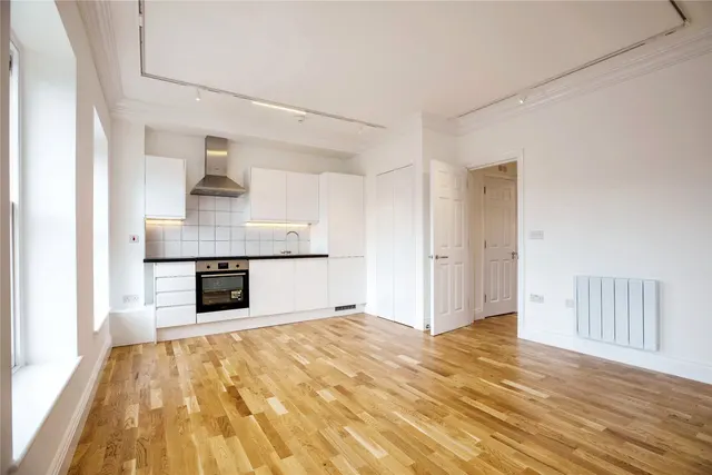 Homerton High Street, London, E9, photo 3