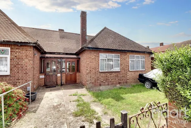 Harrow Crescent, Harold Hill, RM3, photo 3
