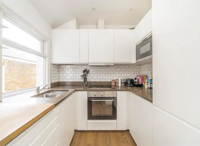 Photo 3 — Honeybrook Road, Clapham South, SW12