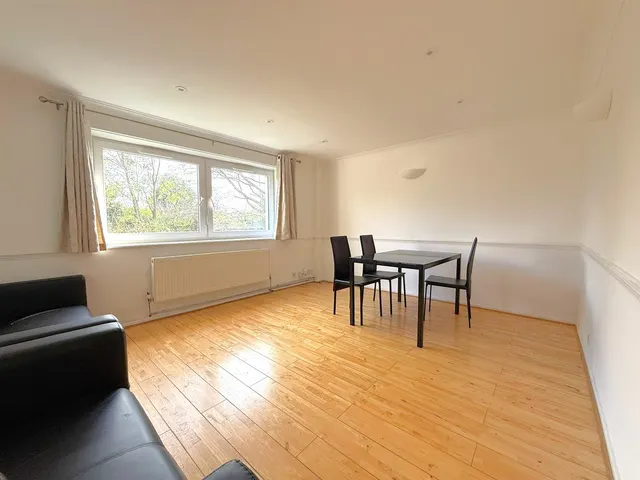 Photo 2 — Edgar Road, Hounslow