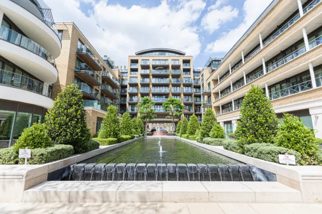 Kew Bridge Road, Brentford, TW8, photo 1