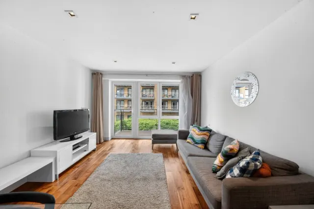 Kew Bridge Road, Brentford, TW8, photo 2